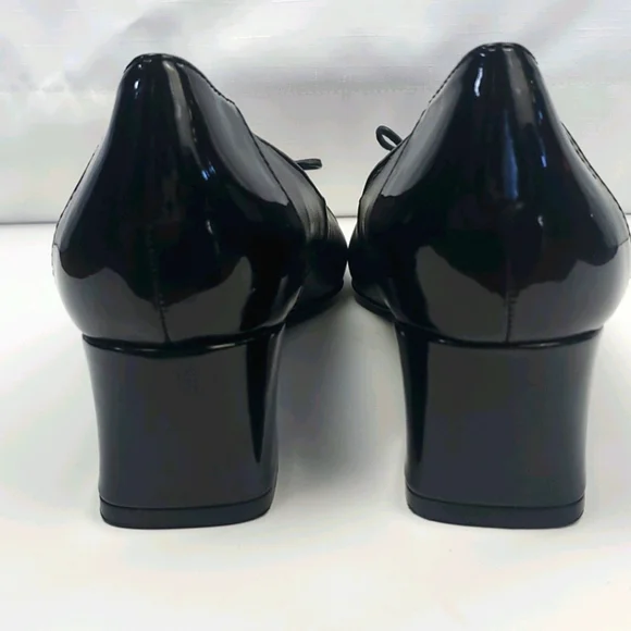 Bandolino Azia black leather block heel with front bow detail shoe in a size 8 - Picture 4 of 9